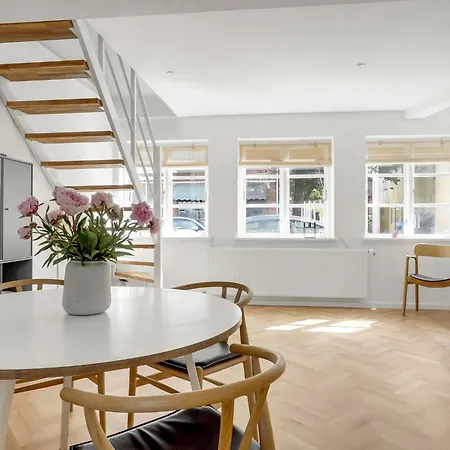 Townhouse In The Heart Of - Possibility Of Own Parking Space Odense