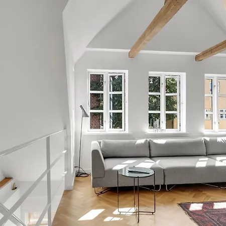 Townhouse In The Heart Of - Possibility Of Own Parking Space *