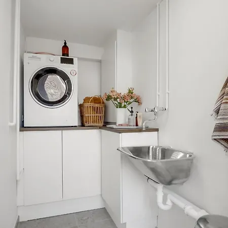 Townhouse In The Heart Of - Possibility Of Own Parking Space