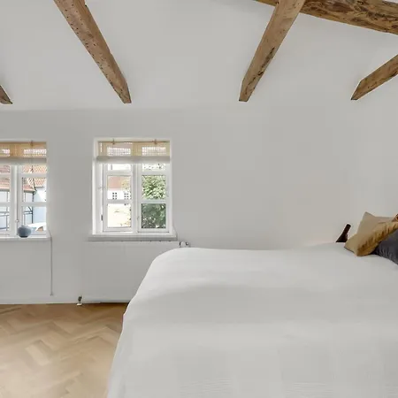 Semesterbostad Townhouse In The Heart Of - Possibility Of Own Parking Space *